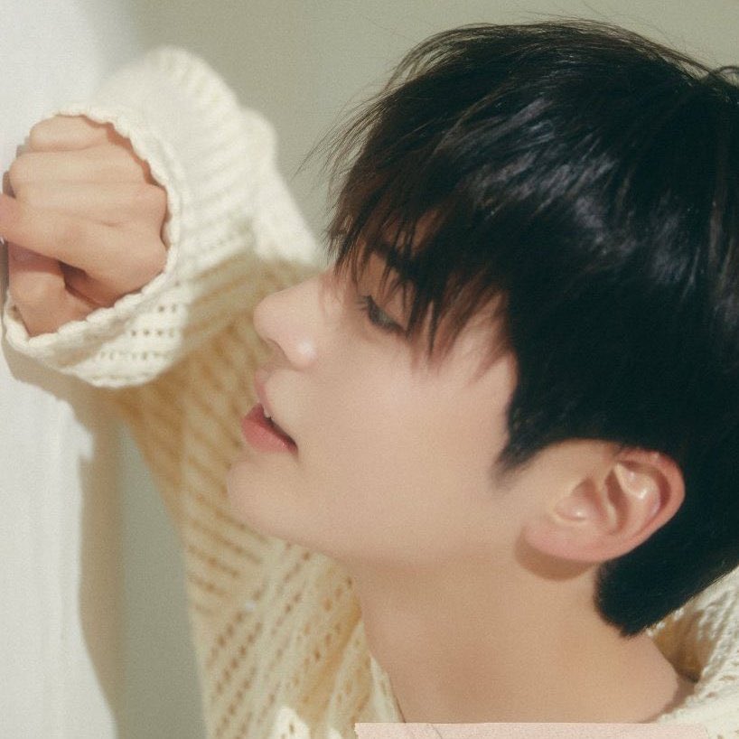 [잡담] 성한빈 지베르니뜬거 데뷔화보생각남 | 인스티즈