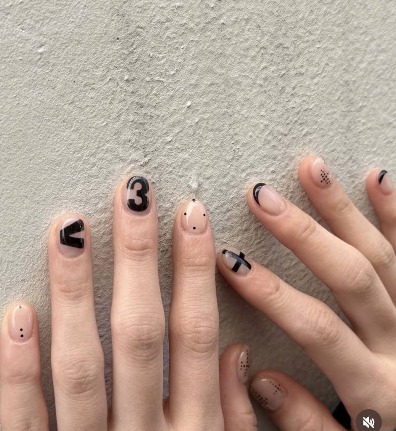 [잡담] 네일 뭐 할지 골라주라 🖤🤍 1122 | 인스티즈