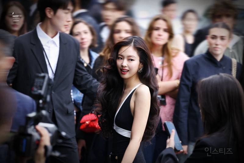 어제 헤메코 반응좋았던 제니 샤넬쇼 착장 | 인스티즈