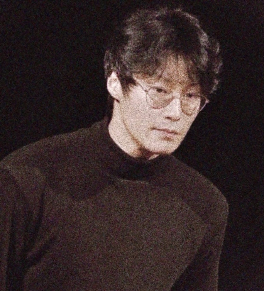[잡담] 이 사진 속 남자 허남준 맞아?? 어디서 나온 작품이야? | 인스티즈