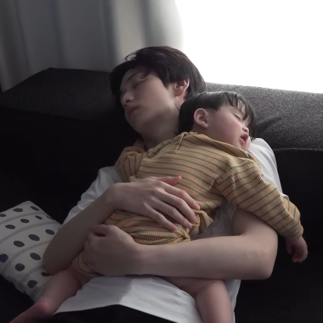 [잡담] 이 정도면 수빈이 유준이의 인간침대인데 | 인스티즈