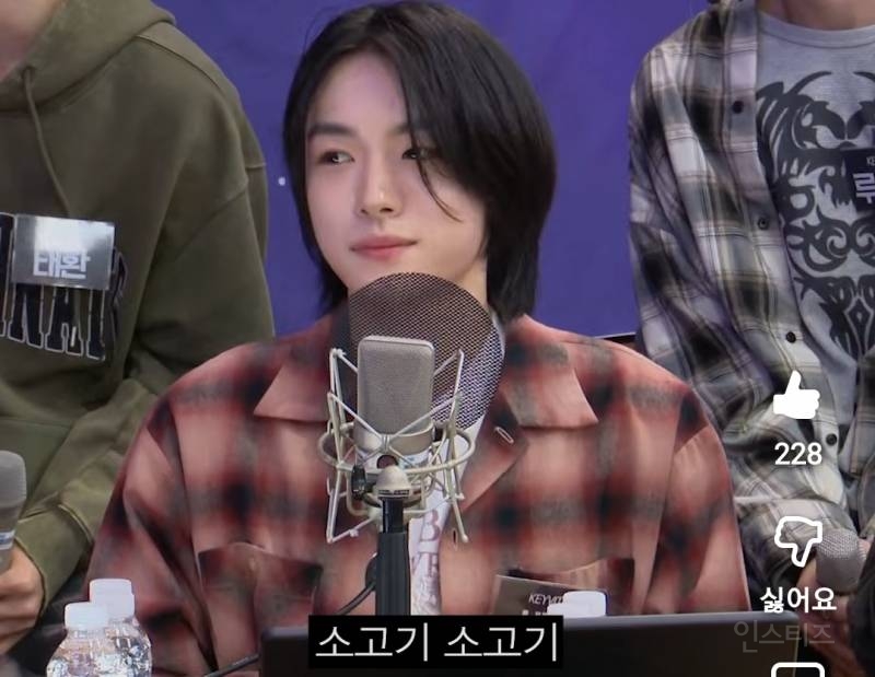 김재중에게 소고기 플러팅 하는 아이돌.jpg | 인스티즈