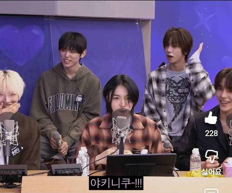 김재중에게 소고기 플러팅 하는 아이돌.jpg | 인스티즈