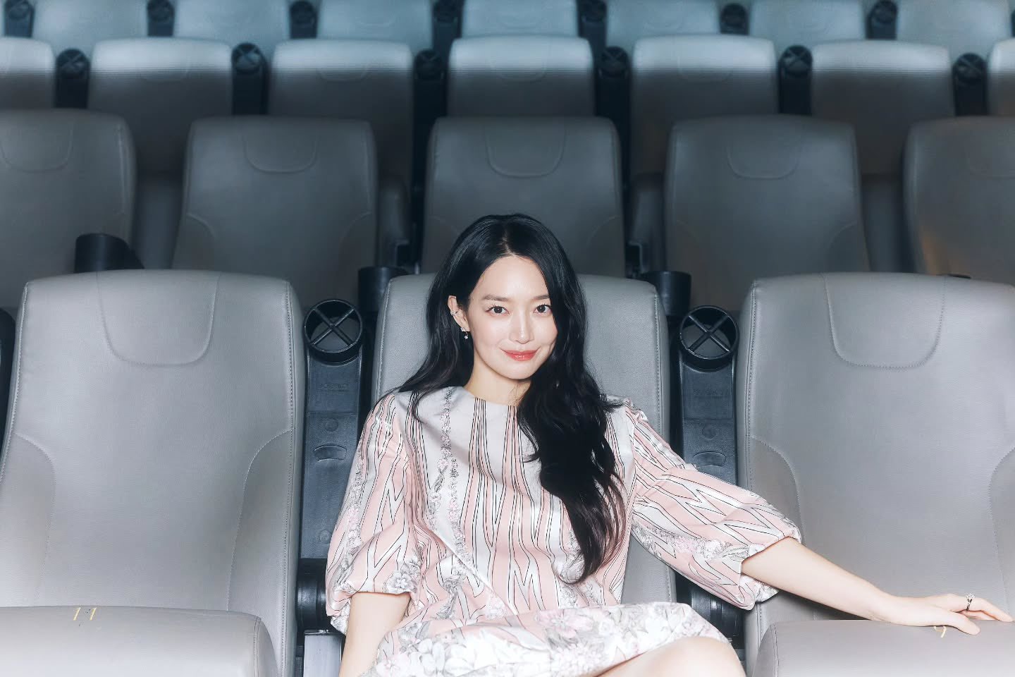 [잡담] 신민아) 260527 신민아 소속사 인스타 업뎃 | 인스티즈