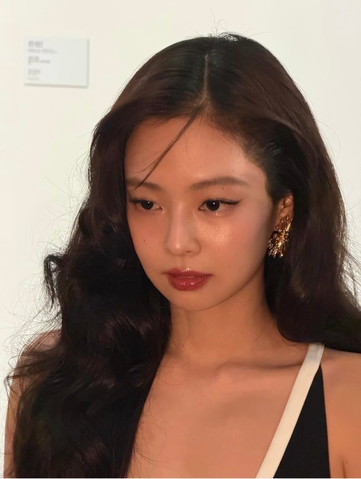 [잡담] 제니 가까이서 봐도 예쁘고 멀리서 봐도 예쁘네 | 인스티즈