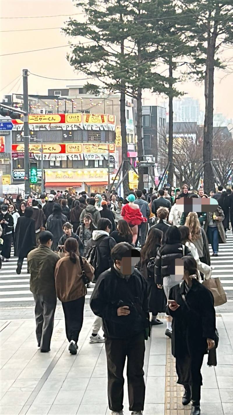 [잡담] 와 근데 새삼 한국사람들 진짜 개성없고 클론같고 우울한 회색도시 사람들같다 | 인스티즈