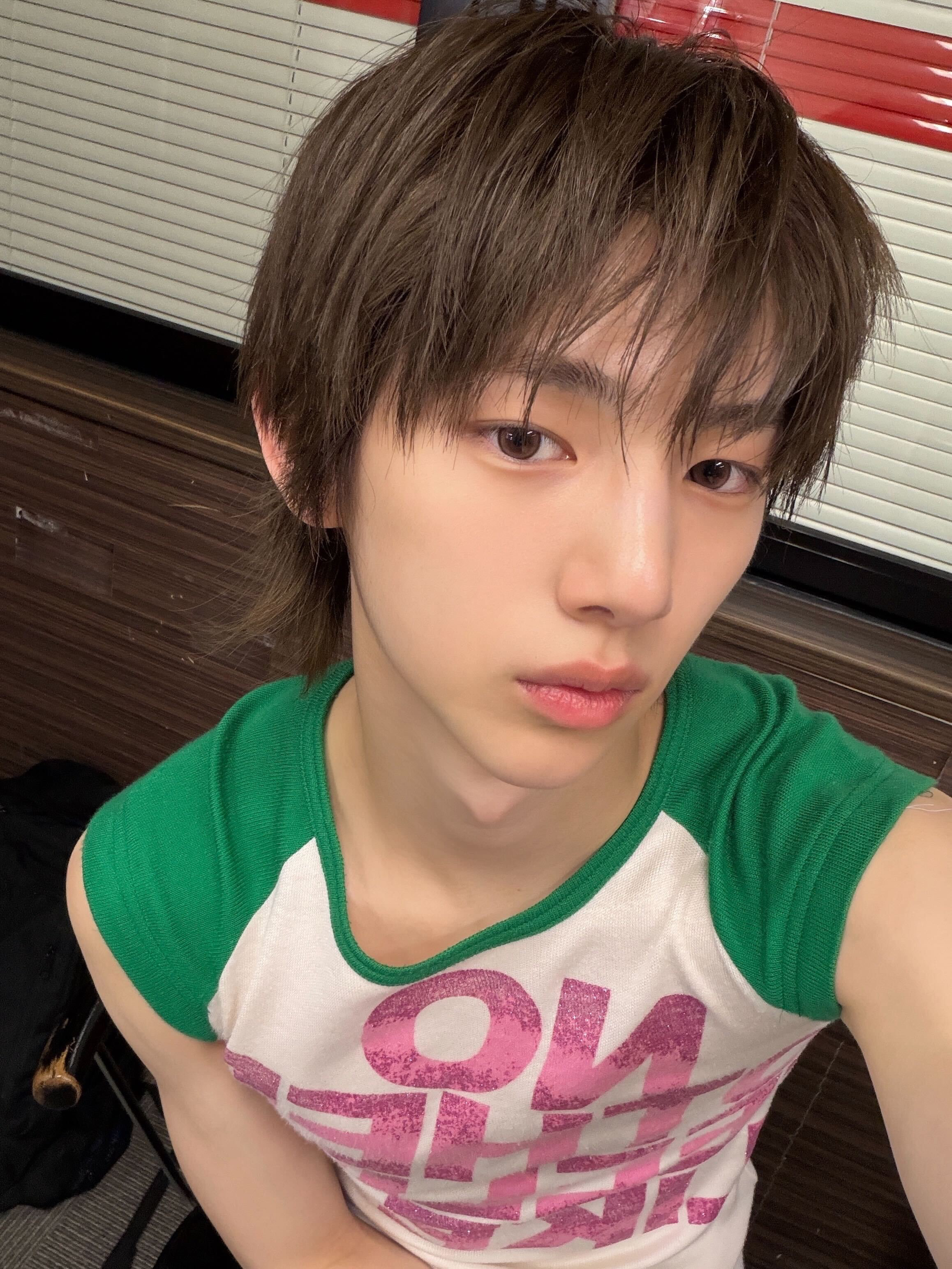 [잡담] 주훈 방금 위버스에 올려준 셀카 예뿌다 | 인스티즈