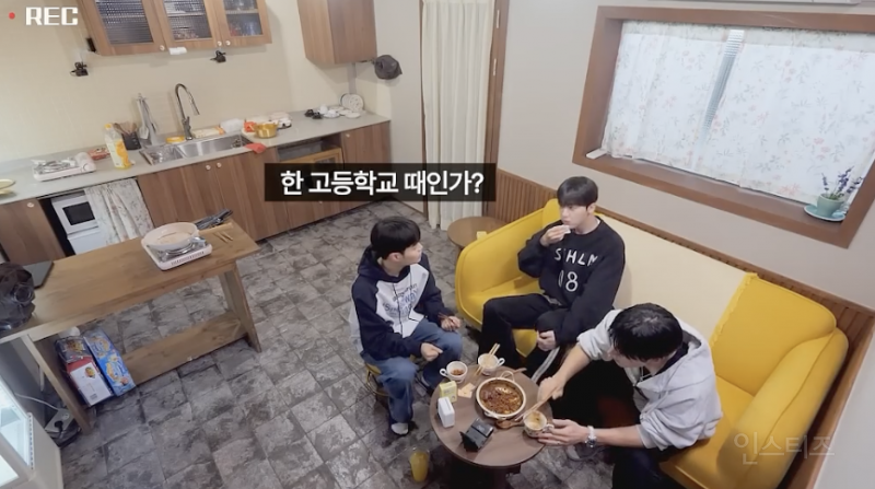 얼마나 노력했을지 감도 안 오는 노력형 어깨깡패 아이돌 | 인스티즈