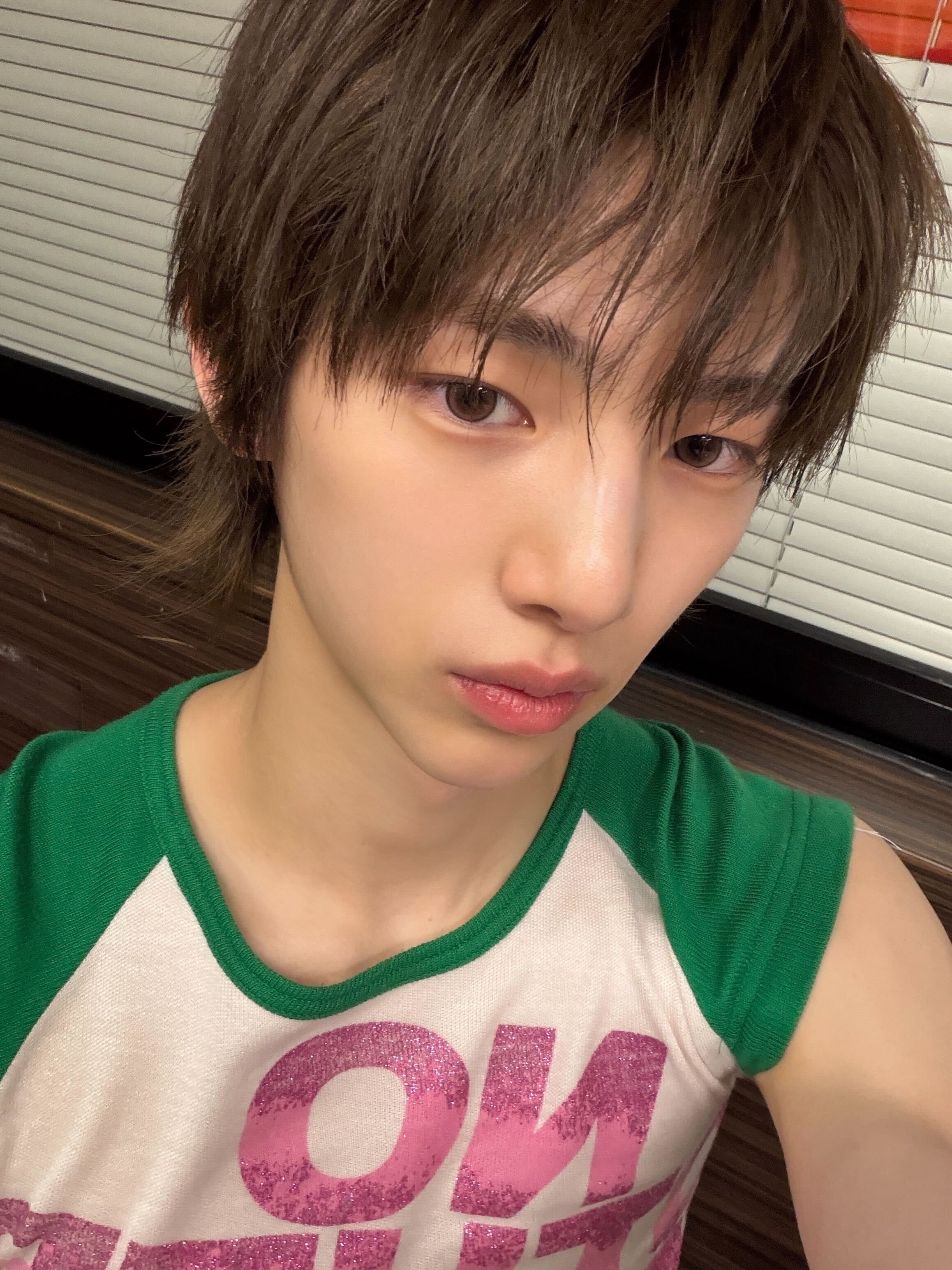 [잡담] 주훈 방금 위버스에 올려준 셀카 예뿌다 | 인스티즈