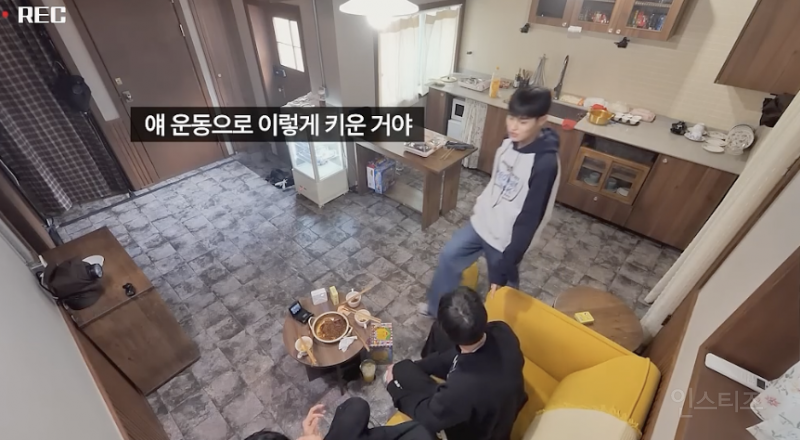 얼마나 노력했을지 감도 안 오는 노력형 어깨깡패 아이돌 | 인스티즈