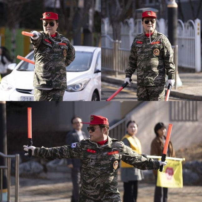 [정보/소식] 스김부장) 대세 윤경호, 이번엔 '김부장'이다…해병대 전투복 입고 '녹색 아버지의 신' 독보적 존재감 | 인스티즈