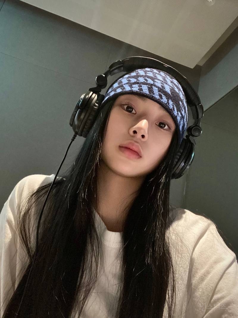 드디어 몇 시간 뒤에 데뷔하는 알유넥 최지현.jpg | 인스티즈