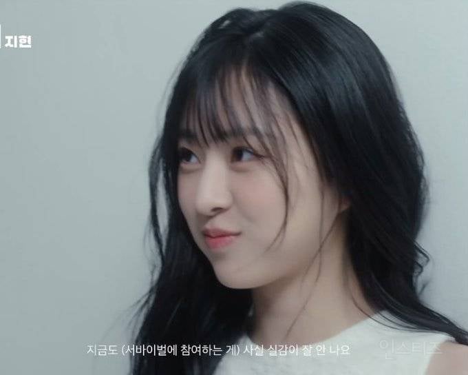 드디어 몇 시간 뒤에 데뷔하는 알유넥 최지현.jpg | 인스티즈