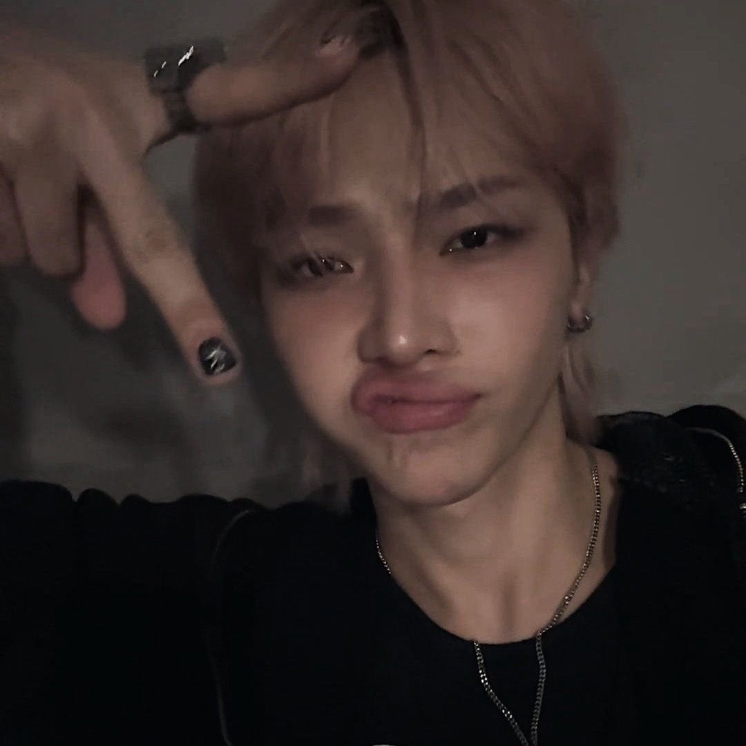[잡담] 니콜라스 이 사진 원본 있는 사람ㅠㅠ 백투라 같은데 | 인스티즈