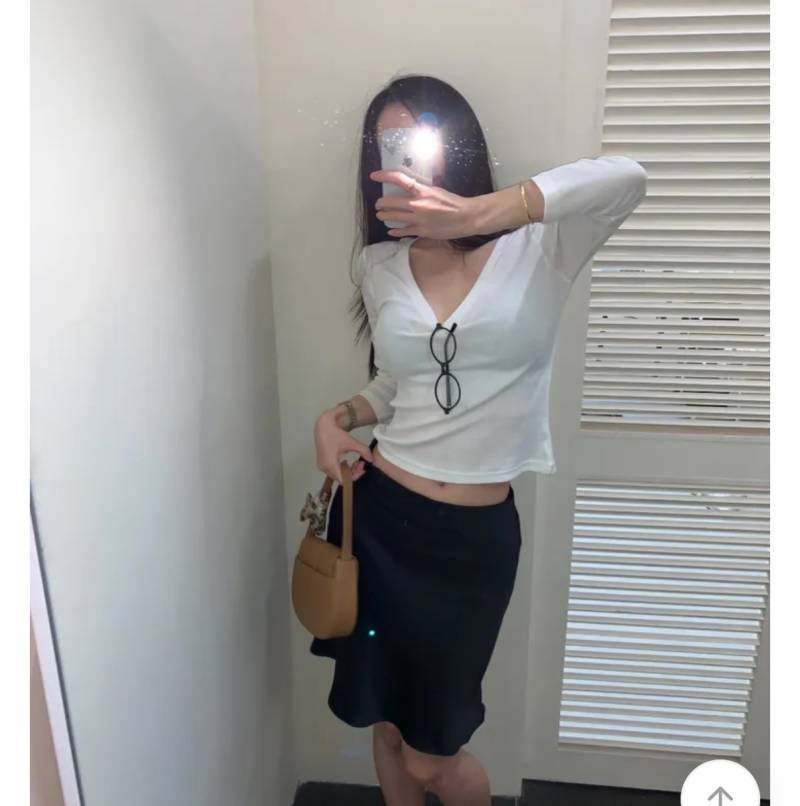 [잡담] 익들아 솔직히 요런 티셔츠 입으려면 날씬해야 이쁘겟지?? 살짝 통통도 ㄴㄴ ??? 보통도 ㄴㄴ ? | 인스티즈