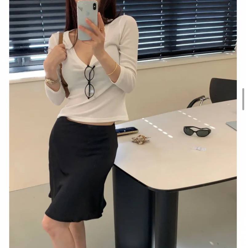 [잡담] 익들아 솔직히 요런 티셔츠 입으려면 날씬해야 이쁘겟지?? 살짝 통통도 ㄴㄴ ??? 보통도 ㄴㄴ ? | 인스티즈