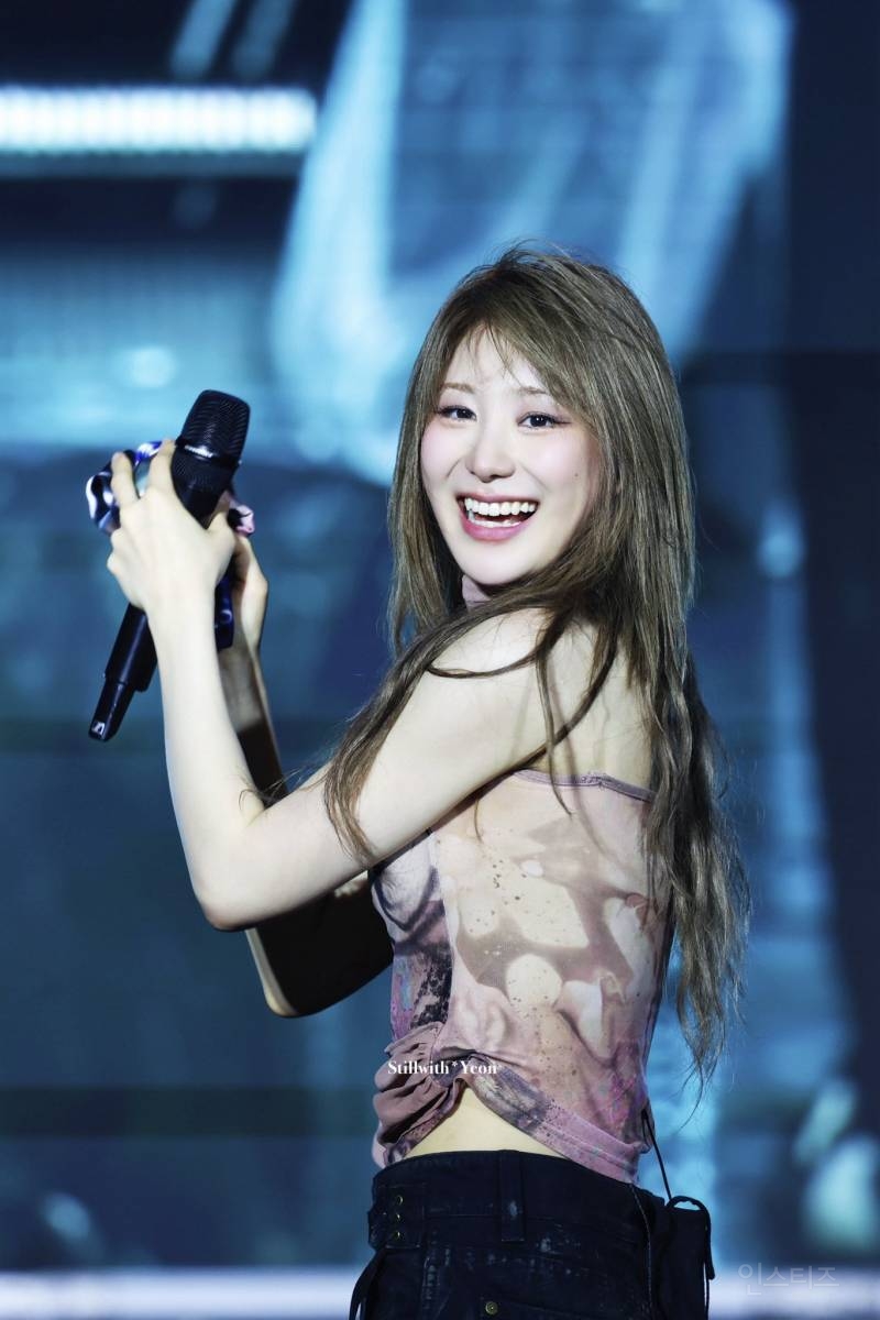 대학축제에서 팬스 바로앞까지 팬서비스 시전해주는 여돌.jpg | 인스티즈