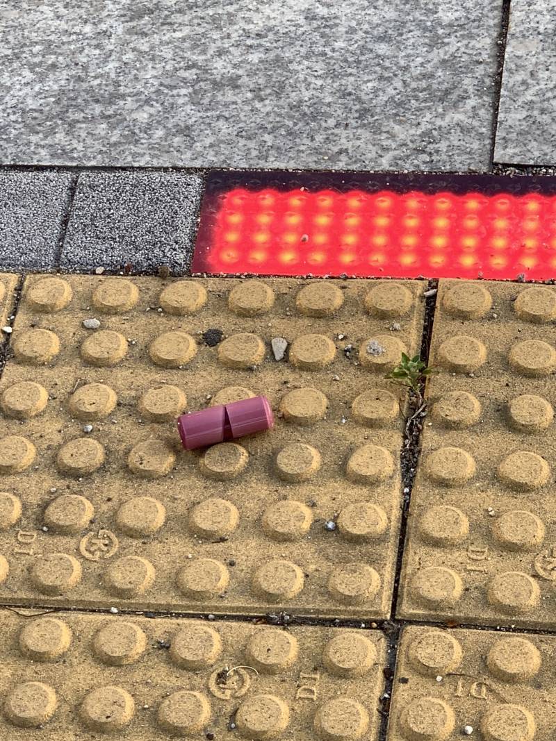 [잡담] 누군가 틴트 떨구고 갔다...... | 인스티즈