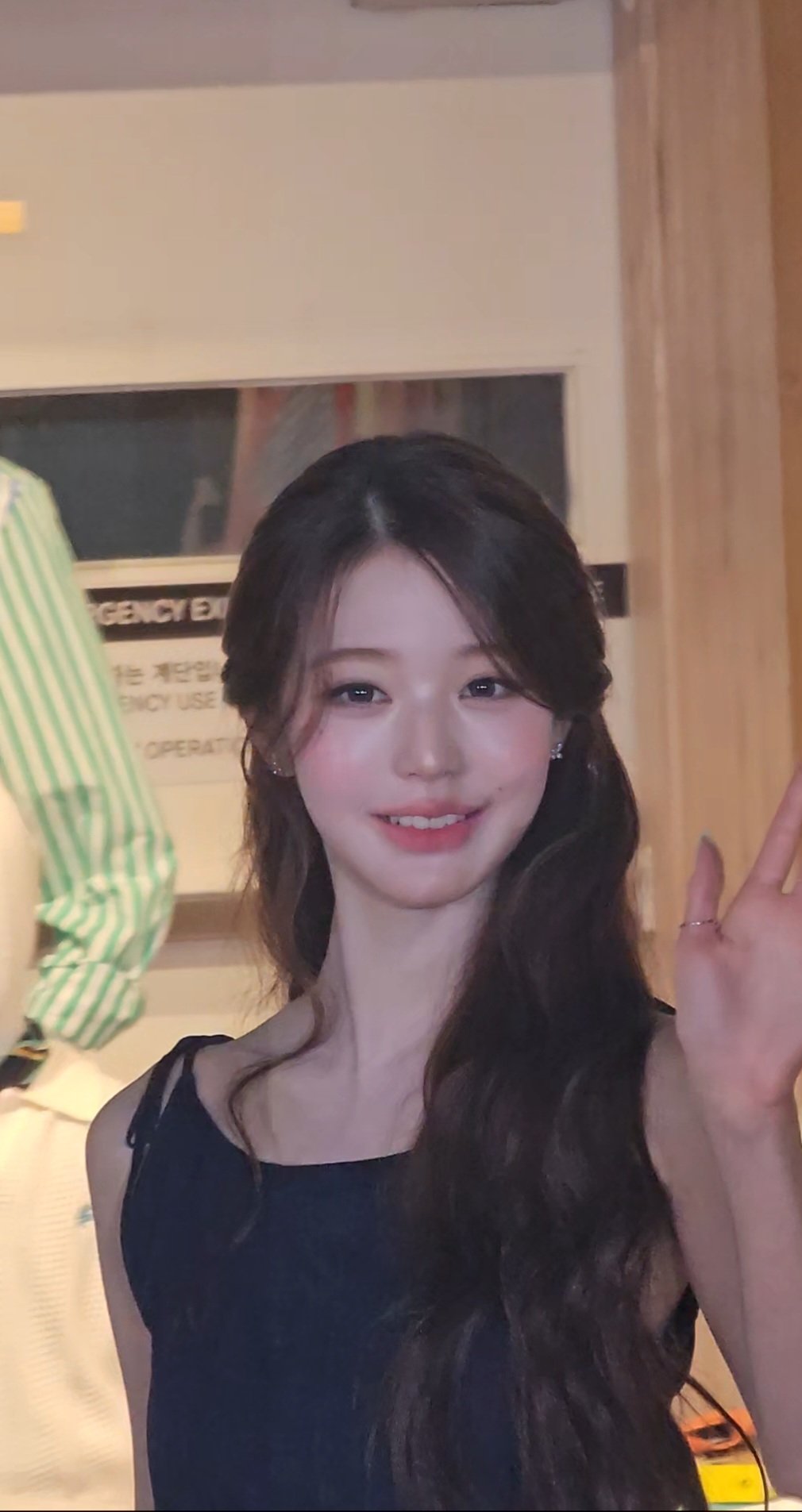 [잡담] 오늘자 타미힐피거 행사 장원영 폰카짤 | 인스티즈