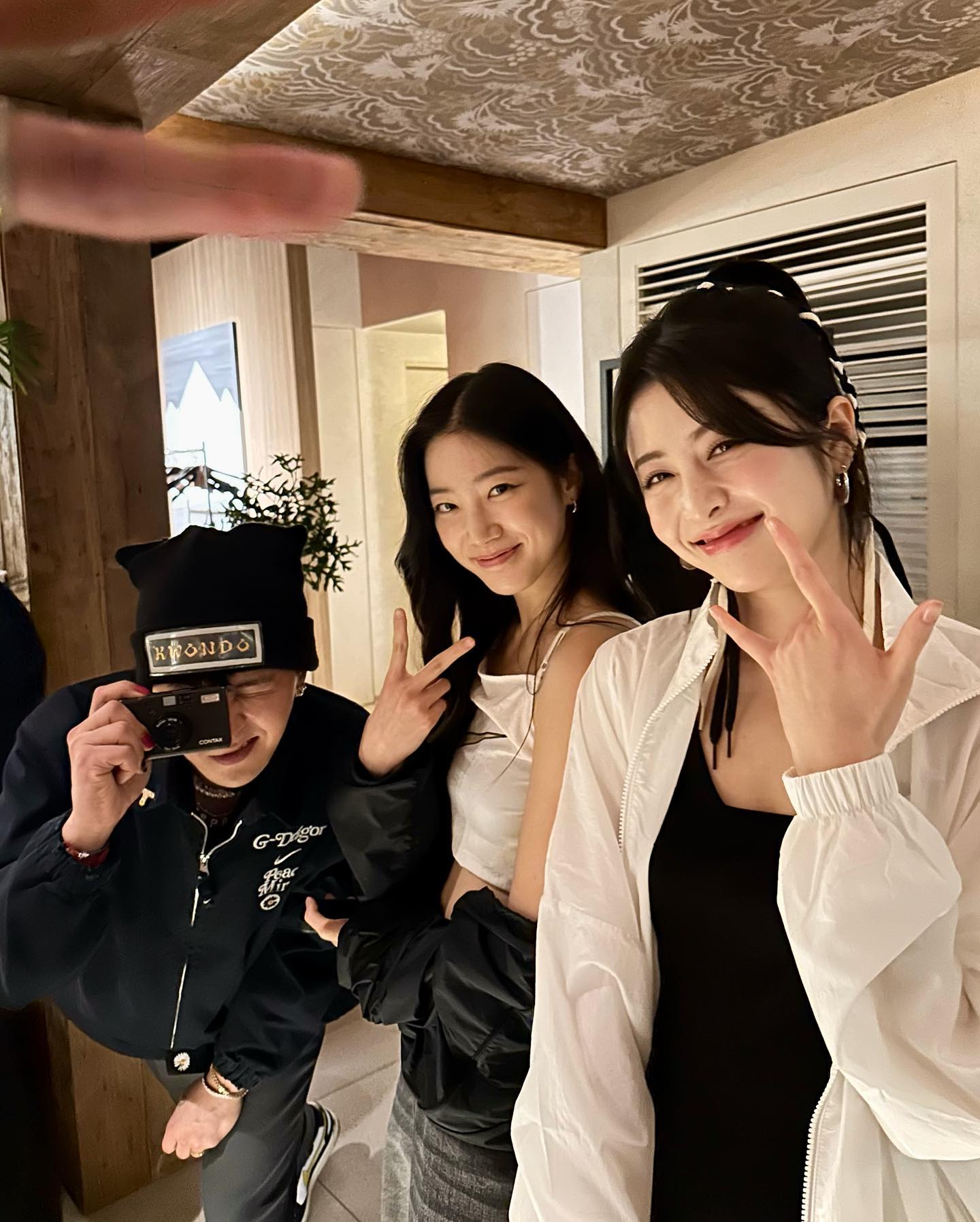[잡담] 카즈하랑 지디 샤넬쇼 투샷 떴네 | 인스티즈
