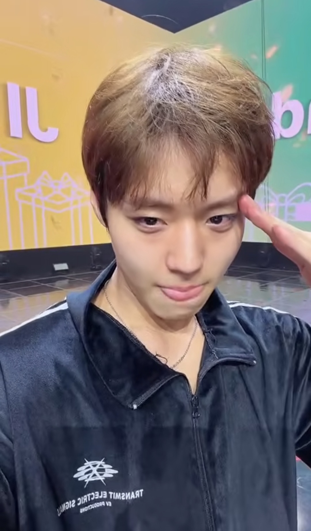 [잡담] 박지훈 생일 라방 아까 해줬는데 쌩얼.... | 인스티즈