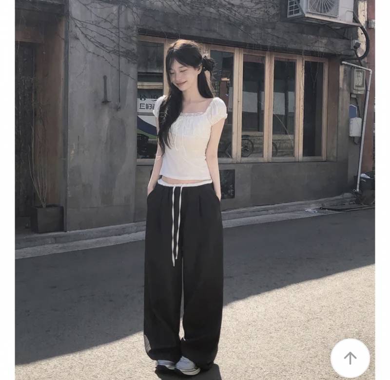 [잡담] 옷 둘 중에 뭐가 나아? 치마사진 너무 꾸민 느낌은 아니지? | 인스티즈