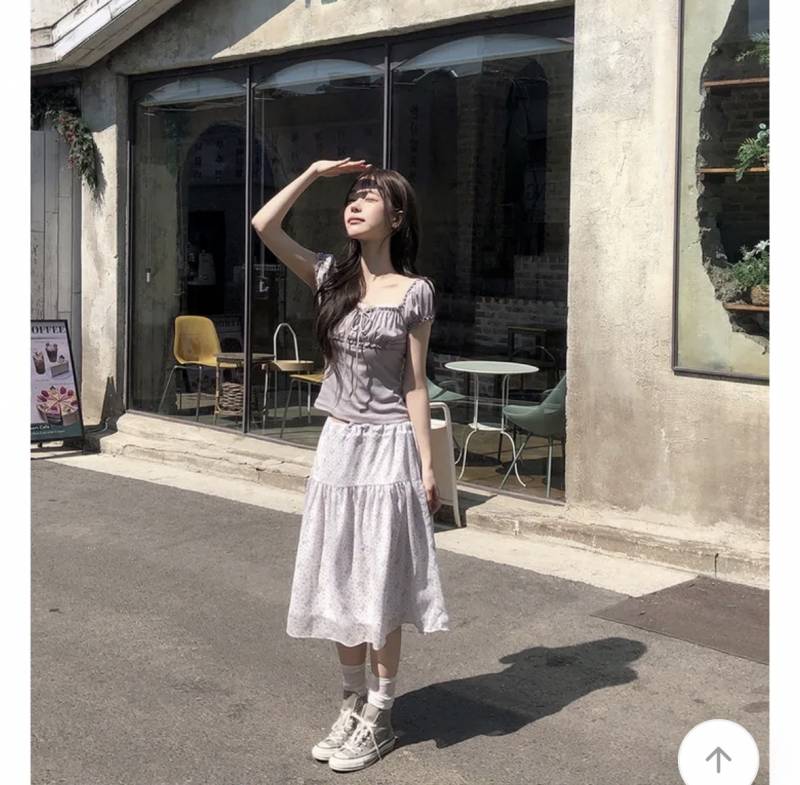 [잡담] 옷 둘 중에 뭐가 나아? 치마사진 너무 꾸민 느낌은 아니지? | 인스티즈