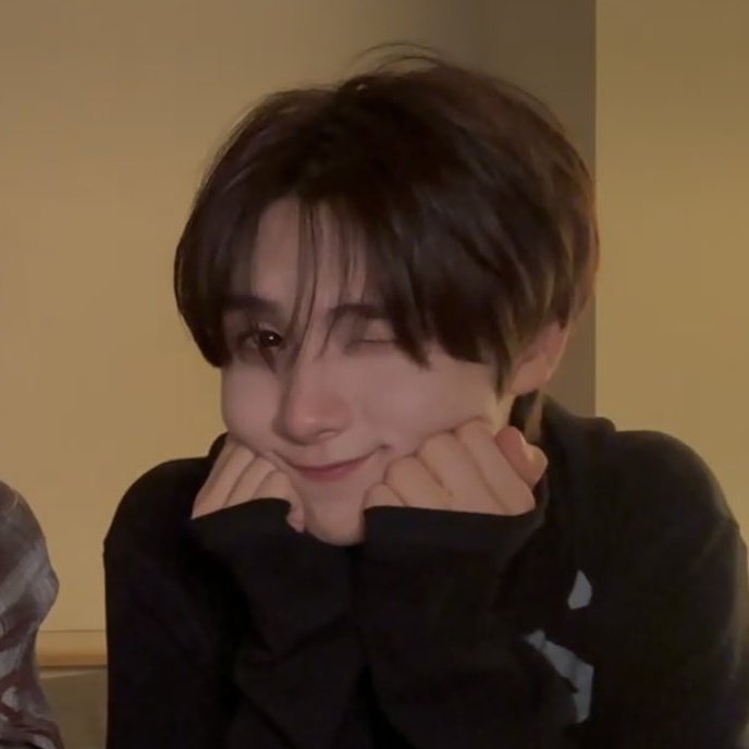 [잡담] 볼찌빵은 선거기간에 맘껏 해도 되는 포즈라는 점에서 엄청나게 좋은 포즈인듯 | 인스티즈