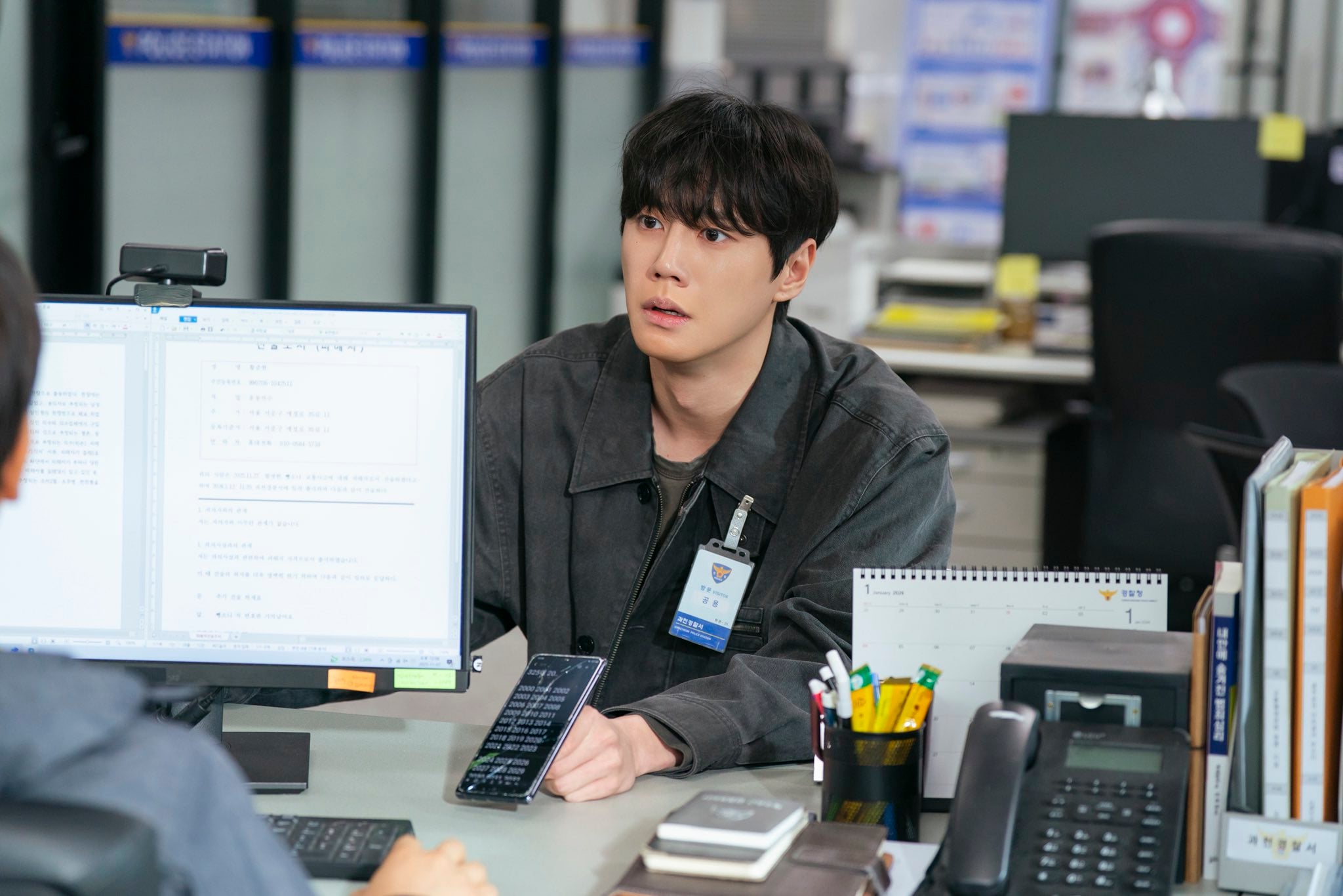 [잡담] 이준영 강회장 스틸짤 순간 형사인줄 | 인스티즈