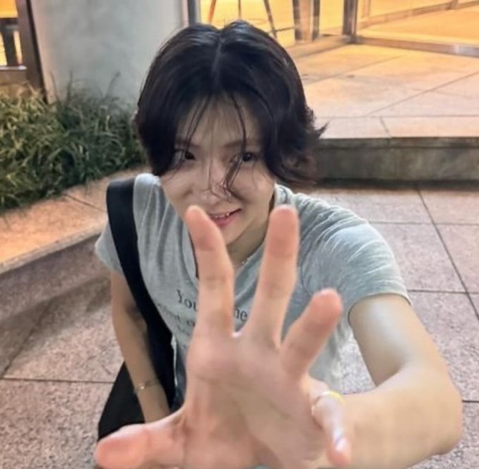 [잡담] 이상원 은근 에이블리 지그재그옷 많이 입는거 웃김 | 인스티즈