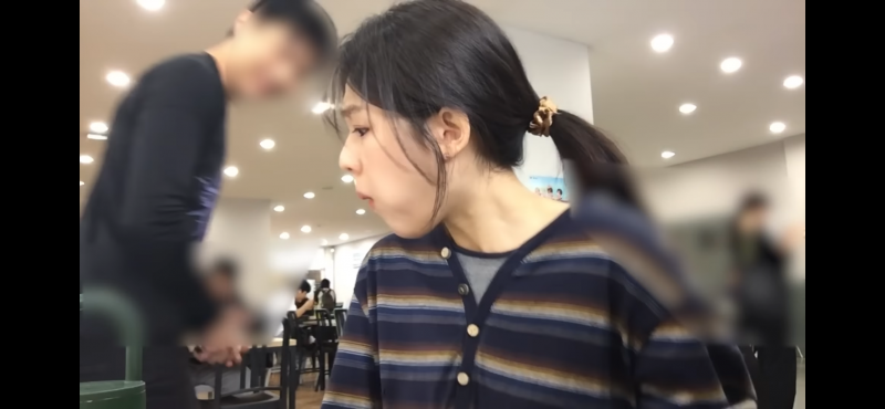 [잡담] 진짜 이쁘면 학식 혼밥하다가 초콜렛받는구나.. | 인스티즈