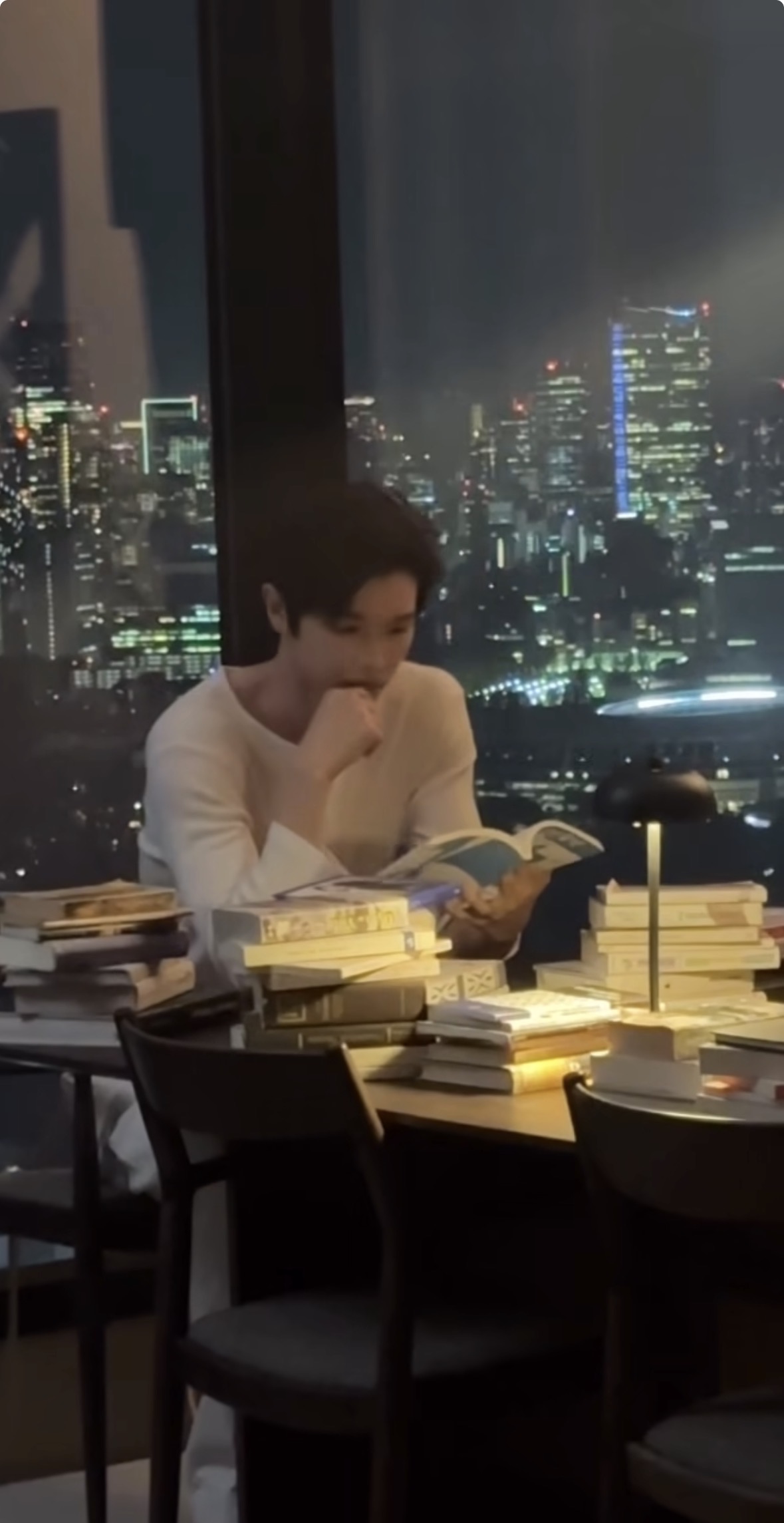 [잡담] 이 분 제발 마음속에 지울 수 없는 상처 하나 가지고 계셧으면 좋겠음 | 인스티즈