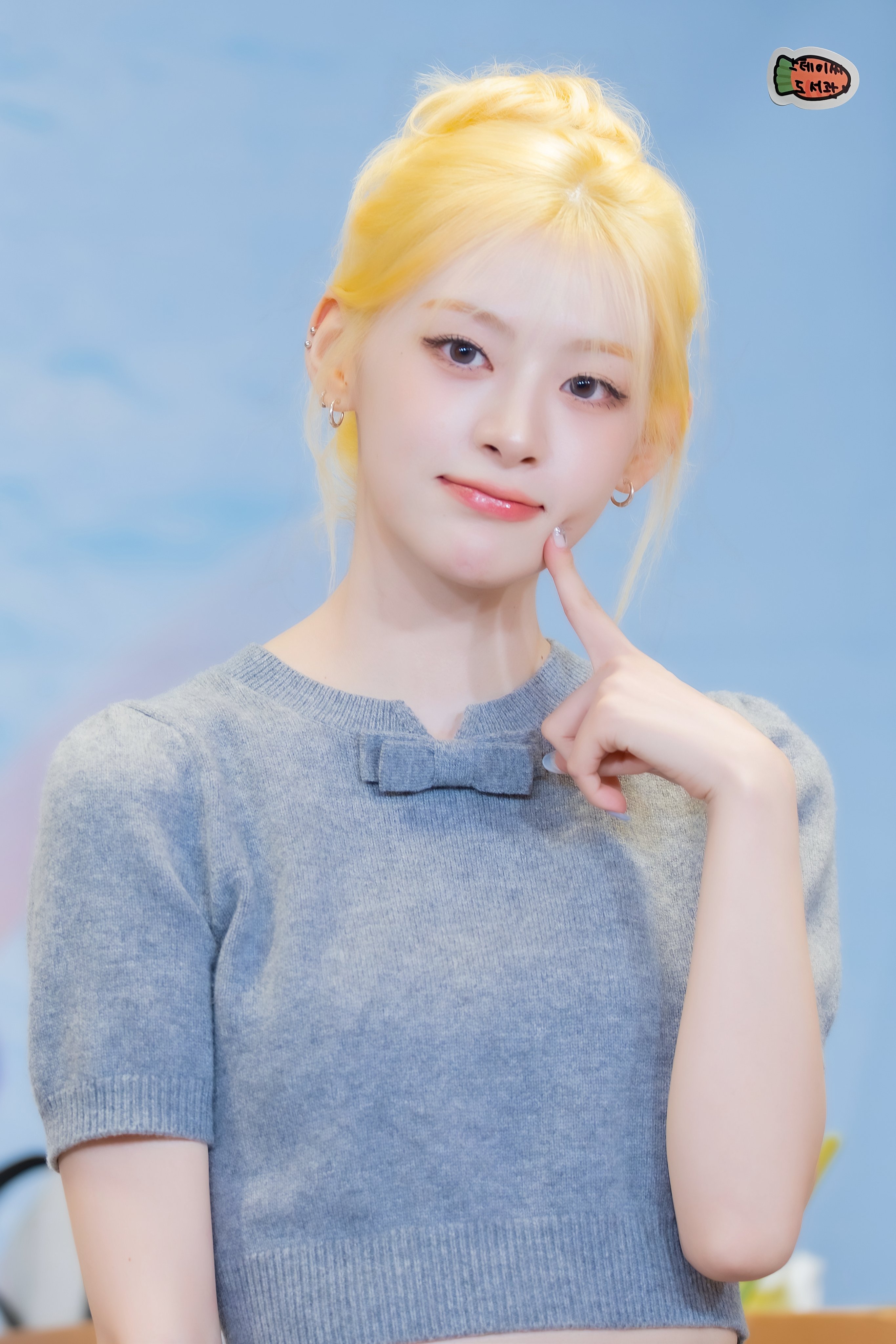 [잡담] 이 둘 약간 얼굴 비슷한 결? 느낌인가? | 인스티즈