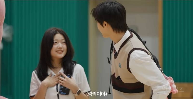 사진 찍어달라는 친구가 알고보니 존잘 아이돌일때..jpg | 인스티즈