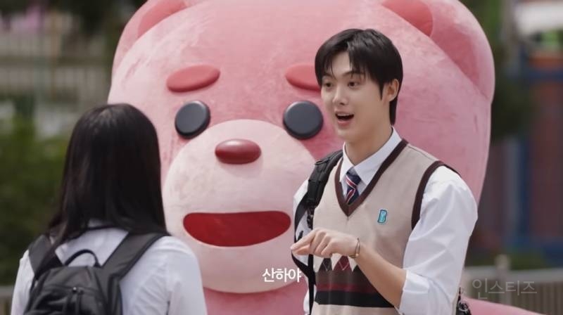 사진 찍어달라는 친구가 알고보니 존잘 아이돌일때..jpg | 인스티즈