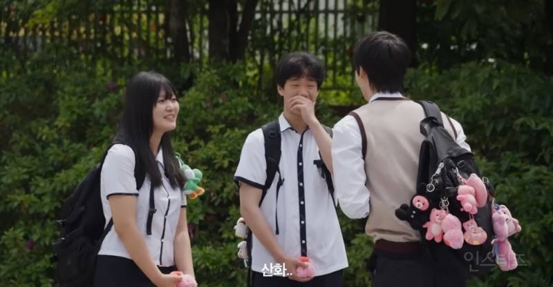 사진 찍어달라는 친구가 알고보니 존잘 아이돌일때..jpg | 인스티즈