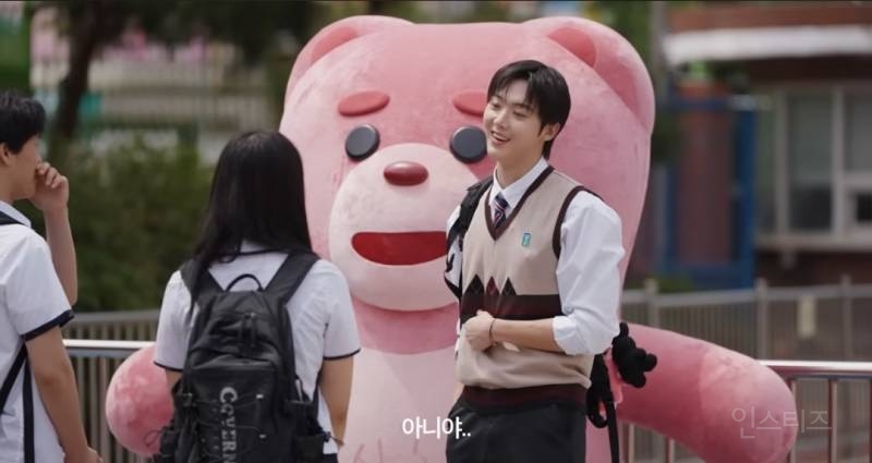 사진 찍어달라는 친구가 알고보니 존잘 아이돌일때..jpg | 인스티즈