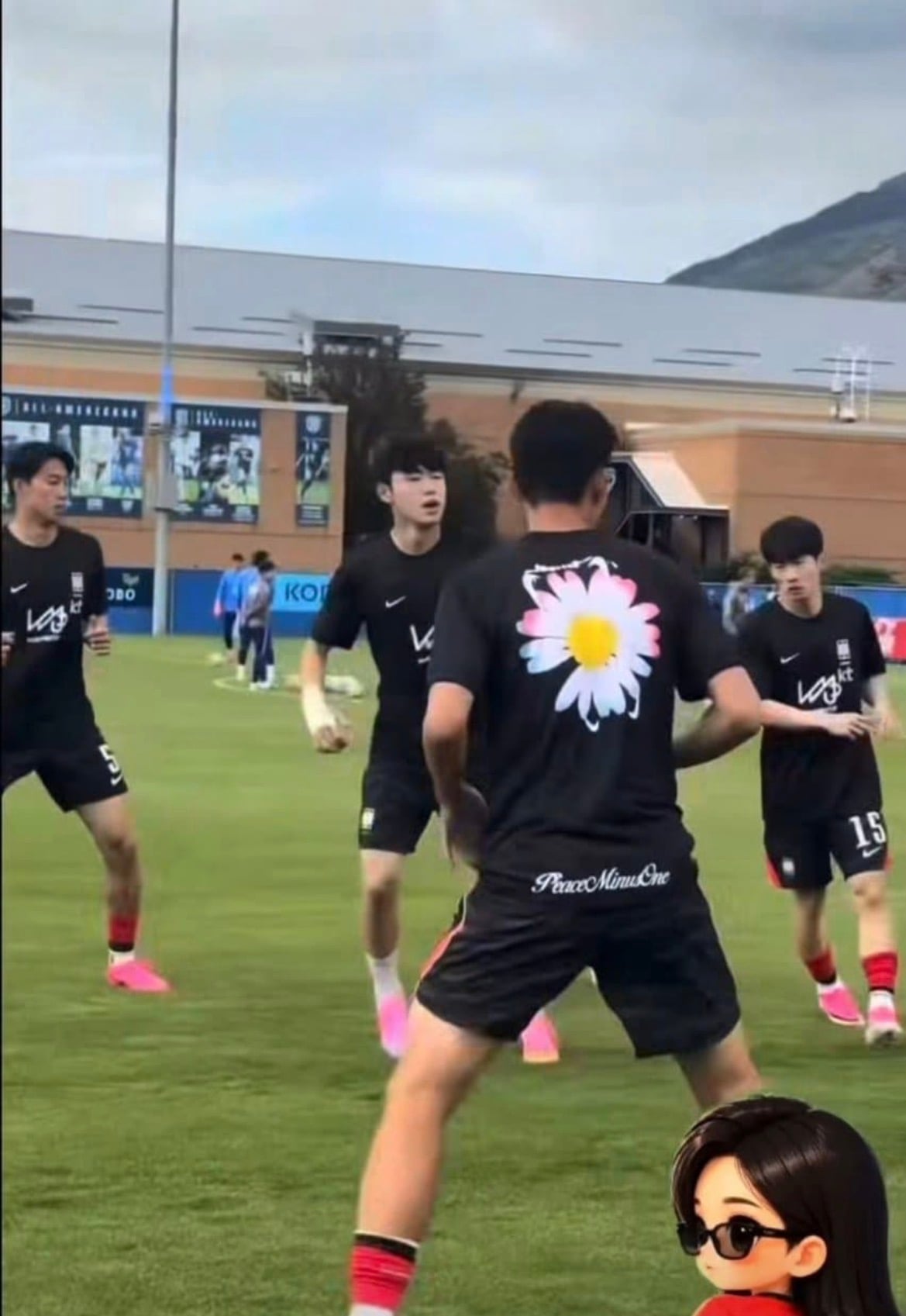 [잡담] 국대 지금 입고있는것도 지디꺼야?? | 인스티즈