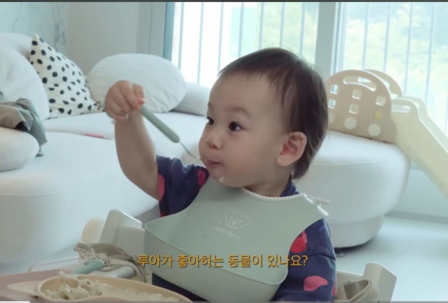 [잡담] 양홍원 딸 한쪽눈에 쌍커풀 생김 | 인스티즈