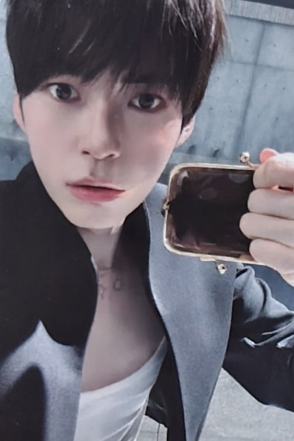 [잡담] 아니 성한빈 이 포카 뭐임??개웃겨 | 인스티즈