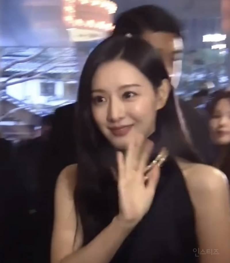 폰카 속 배우 김지원 미모 | 인스티즈