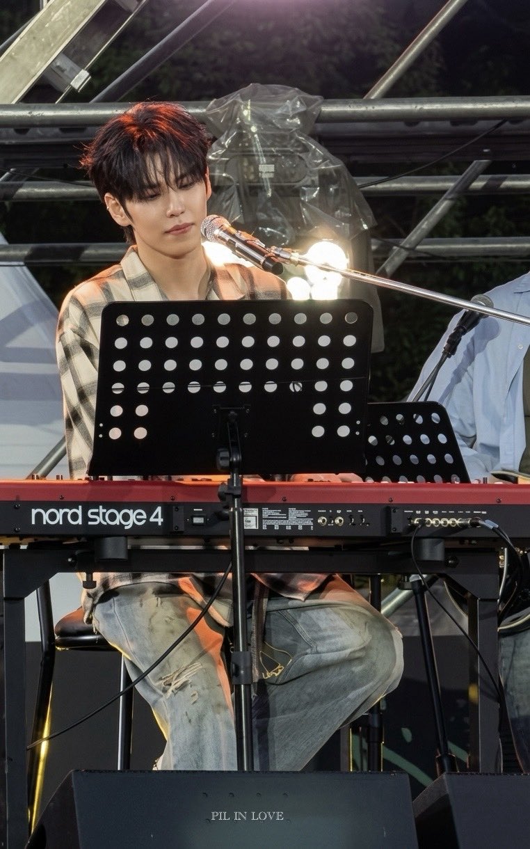 [잡담] 페벌 나온 원필 얼굴 봐.. 진심 주사위 100임 | 인스티즈