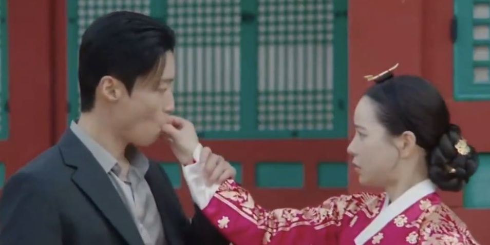 [잡담] 멋진신세계) 미.친.차세계(p) 눈은 서리한테 고정, 손목 꽉 잡고 있고 ㅋㅋㅋㅋ | 인스티즈