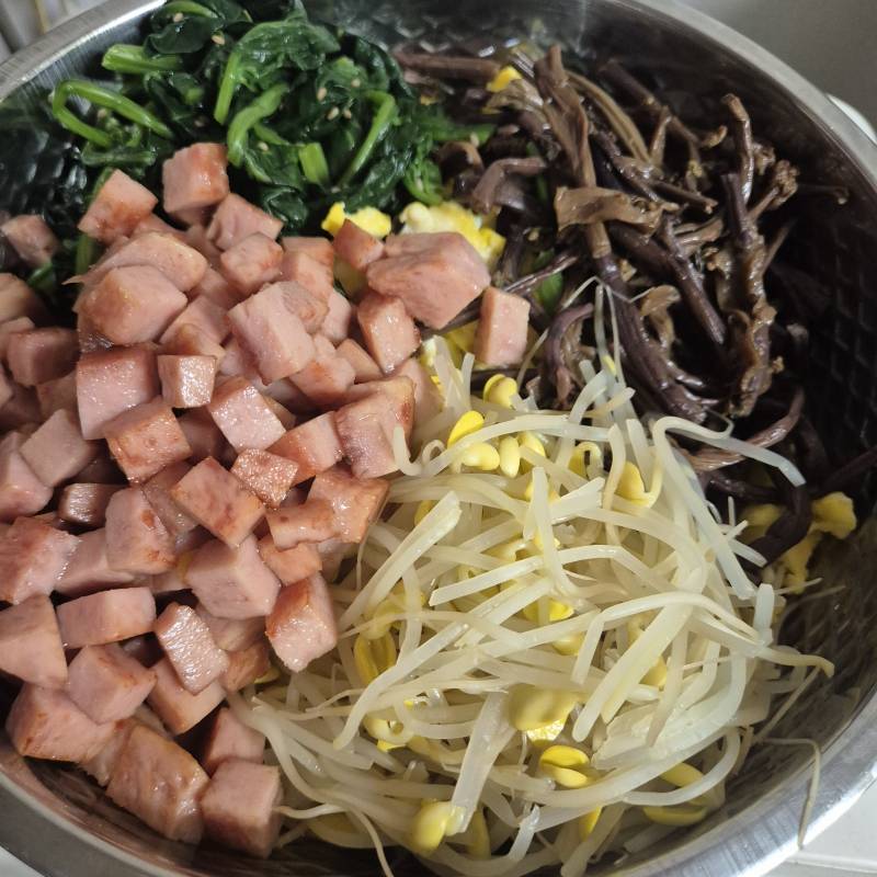 [잡담] 집에 있는 재료들로 비빔밥 만들어 먹는 중 | 인스티즈