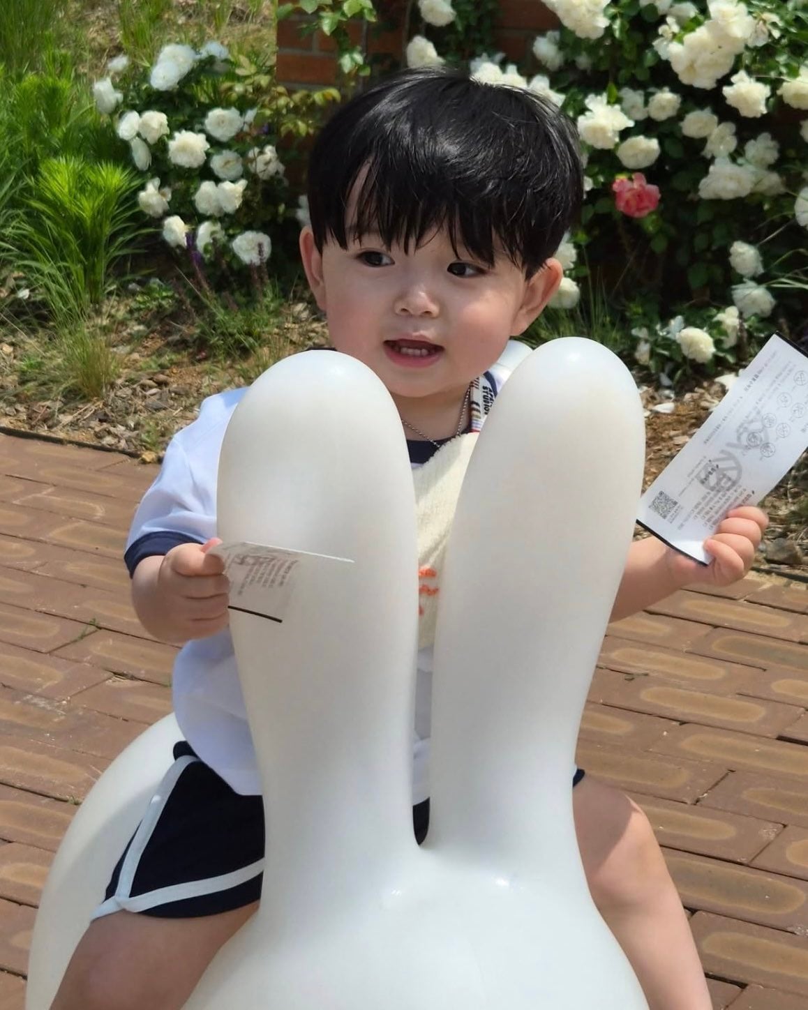 [잡담] 육아일기 유준이 진짜 많이 컸다 이제 완벽하게 목이 생겼어 | 인스티즈