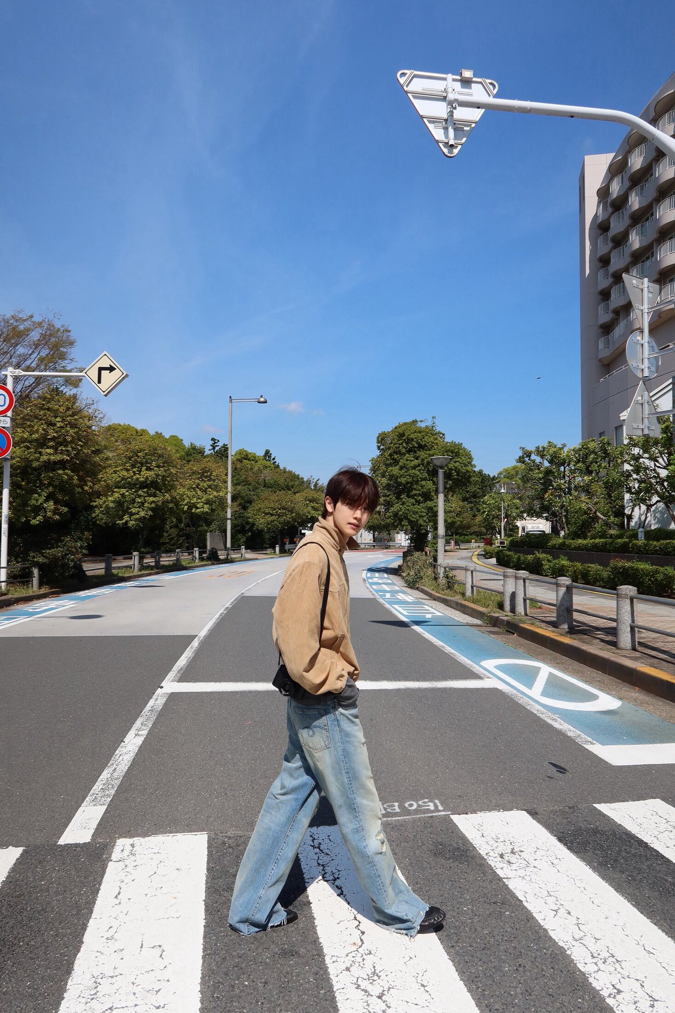 [잡담] 성찬 오늘 사진 분위기 좋다 | 인스티즈