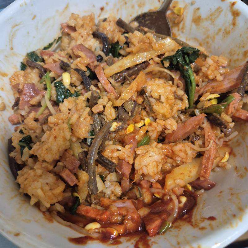 [잡담] 알바끝나고 방금 들어와서 비빔밥 만들어 먹는중 | 인스티즈