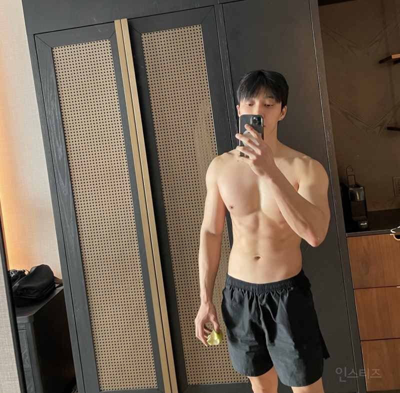 금발이랑 흑발 온도차 𝙈𝙄𝘾𝙃𝙄𝙉 연예인...JPG | 인스티즈