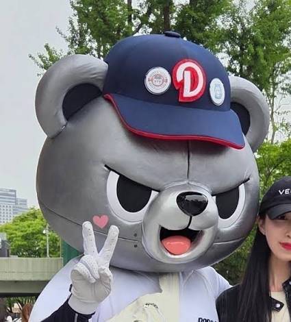 [잡담] 우리애 상무 다녀온 사이에 마스코트가 수술대 올라서 닮은꼴 잃어버림 | 인스티즈