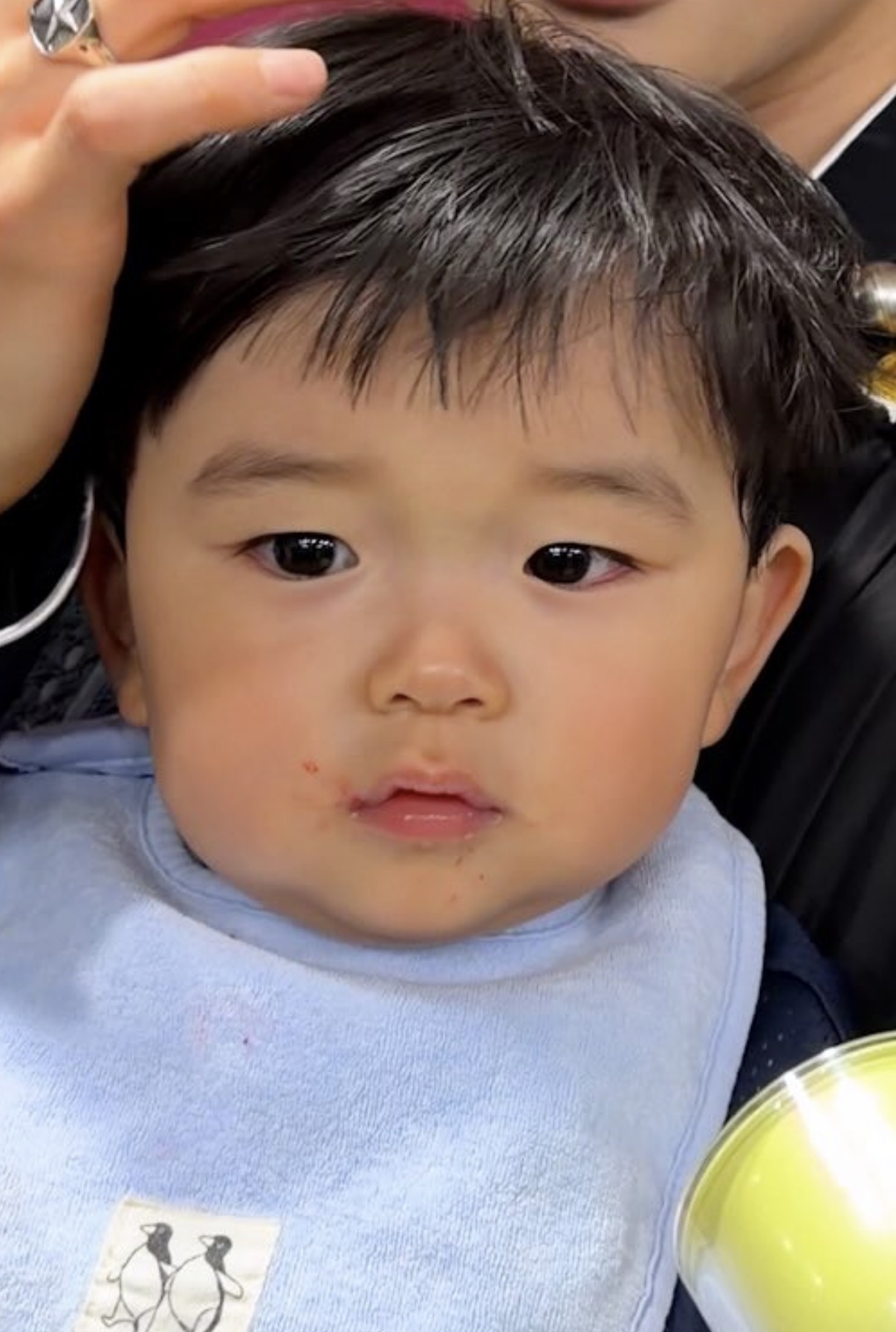 [잡담] 유준이 입술에 뭐 묻은거야 | 인스티즈